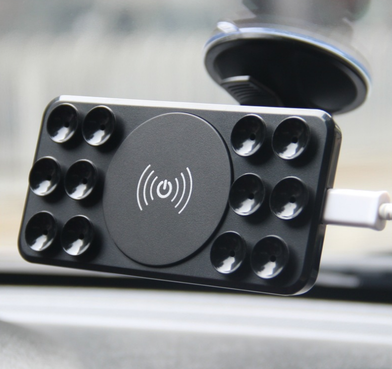 Универсальный и компактный держатель телефона в авто с беспроводной зарядкой с вращением на 360 градусов подходит для гаджетов от 4 до 7 дюймов