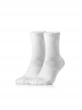 Белые спортивные носки по всем характеристикам устроят и женщин и мужчин